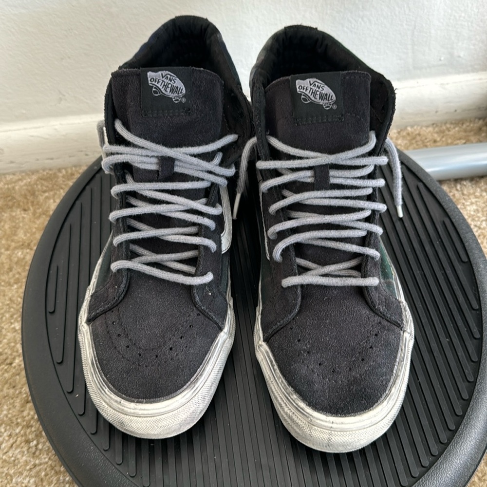 Unisex vans. Men’s 8 women’s 9.5